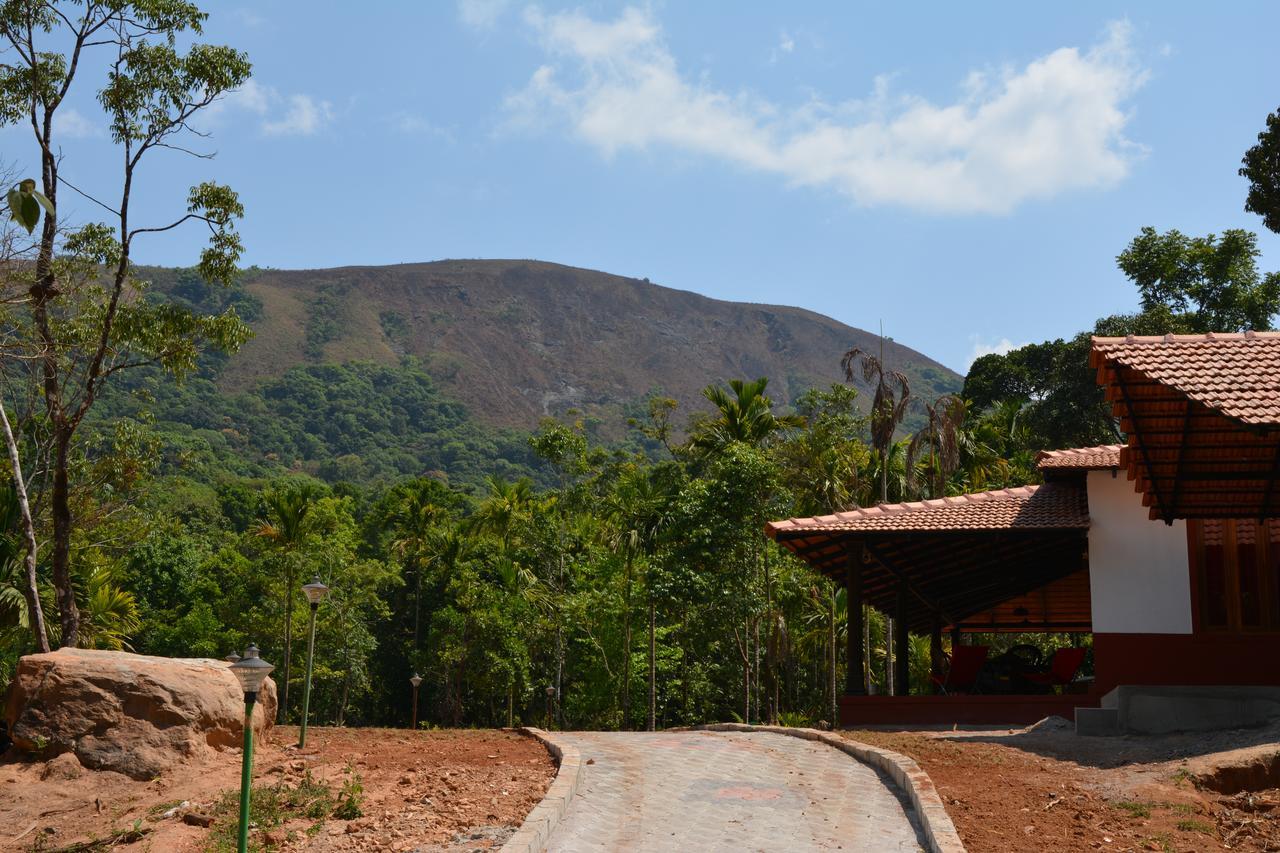 The Kaduhithlu Hotel Sakleshpur Exterior foto