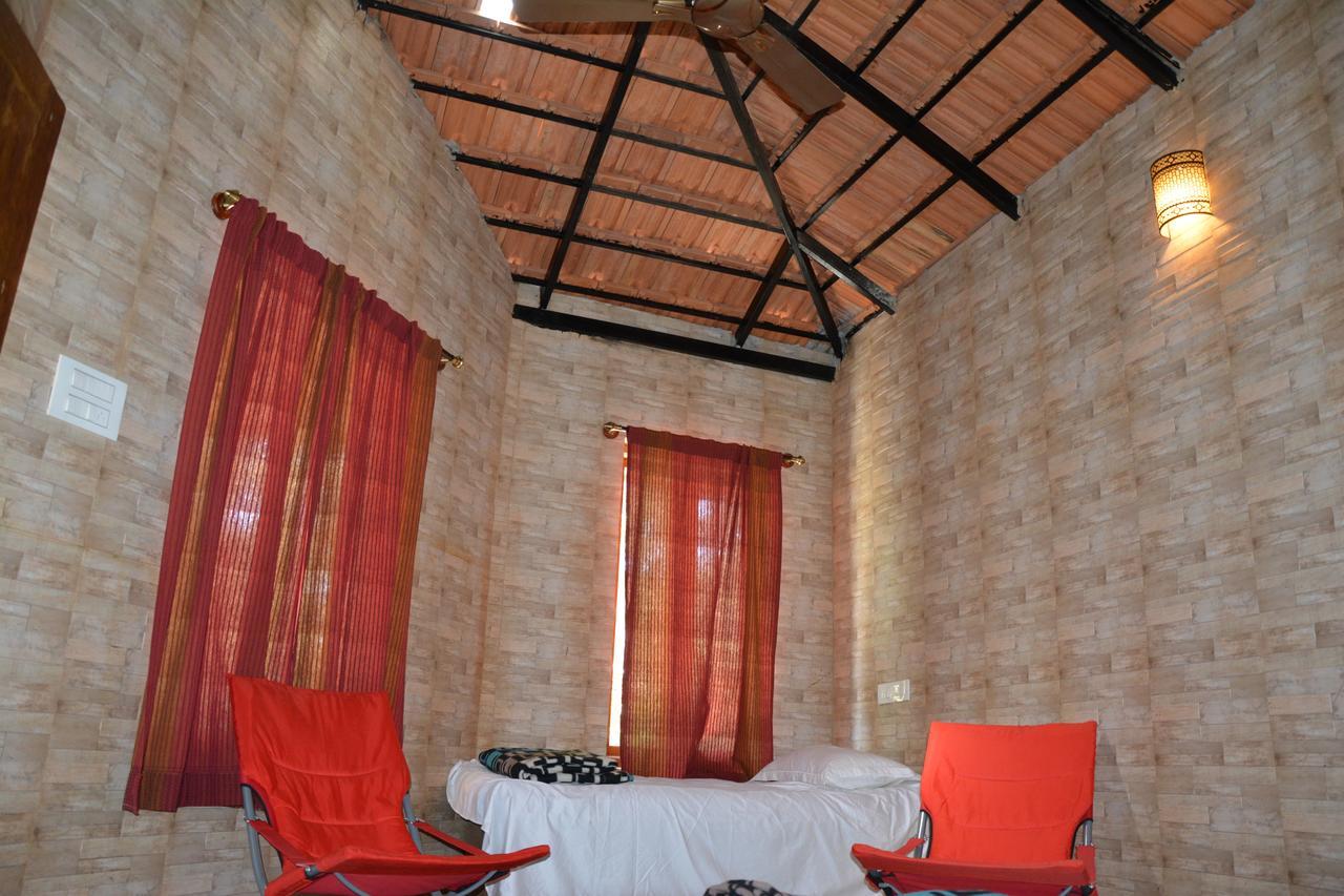 The Kaduhithlu Hotel Sakleshpur Exterior foto